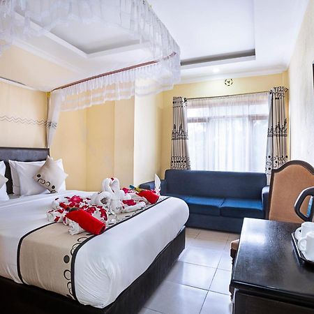 Chambai Hotel 奈瓦沙 外观 照片